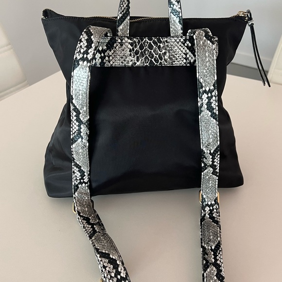 BRAND NEW VERY STYLISH KATE LANDRY BACKPACK PURSE BAG BLACK/SNAKE SKIN PRINT - Picture 4 of 10
